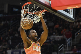NBA常规赛：东契奇三双 湖人142-111大胜奇才